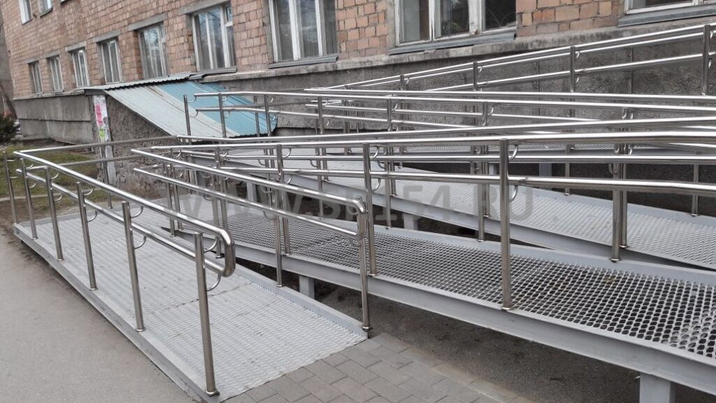 Инвалидный поручень на пандус